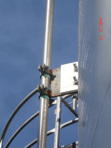 CLIP EN DEPOSITO PARA SOPORTE CON ABRAZADERAS EN TUBO VERTICAL